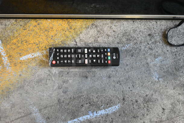 LG 55UH615A 55" Television. 100-240 Volts, 1 Phase. Buyer Must Pick Up - We Will Not Ship This Item. Tested and Working!  - Image 4 of 9
