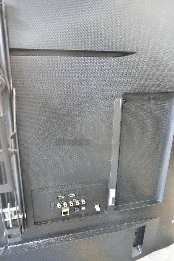 LG 55UH615A 55" Television. 100-240 Volts, 1 Phase. Buyer Must Pick Up - We Will Not Ship This Item. Tested and Working!  - Image 7 of 9