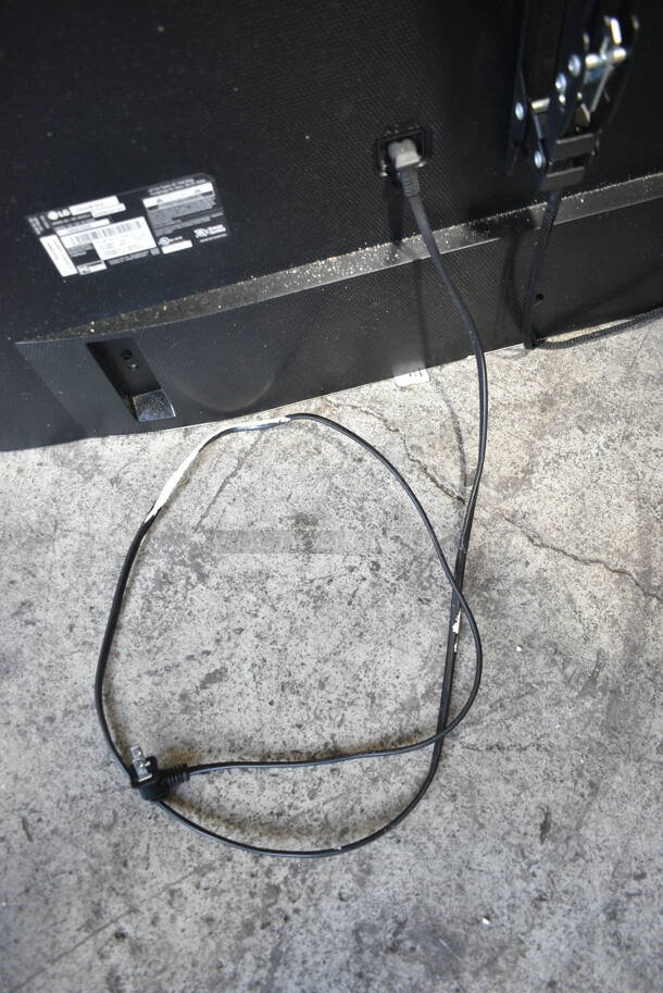 LG 55UH615A 55" Television. 100-240 Volts, 1 Phase. Buyer Must Pick Up - We Will Not Ship This Item. Tested and Working!  - Image 8 of 9
