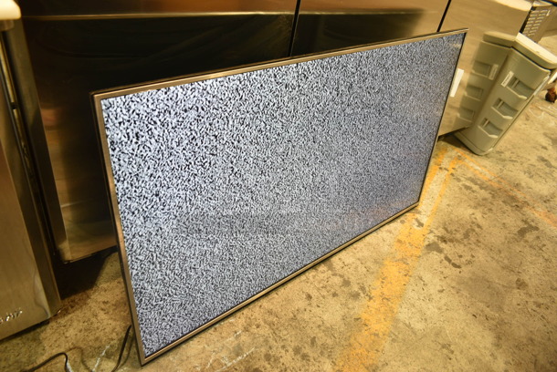 LG 55UH615A 55" Television. 100-240 Volts, 1 Phase. Buyer Must Pick Up - We Will Not Ship This Item. Tested and Working!  - Image 9 of 10