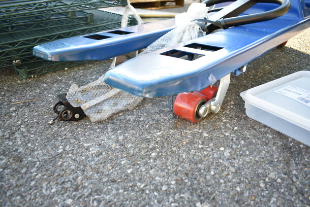 BRAND NEW SCRATCH AND DENT! Lavex 481DB20MN 17" x 35 1/2" Manual Pallet Jack - 4,400 lb. Capacity - Image 4 of 7