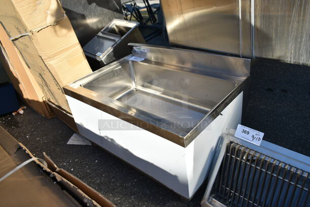 BRAND NEW SCRATCH AND DENT! Regency 600IB2130C0 21" x 30" Underbar Ice Bin with 10 Circuit Post-Mix Cold Plate and Bottle Holders. No Legs - Image 3 of 5