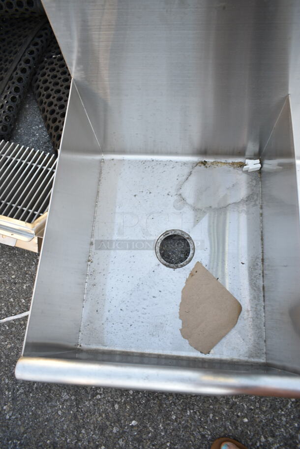 BRAND NEW SCRATCH AND DENT! Stainless Steel 3 Bay Sink. No Legs. Bays 20x24x14 - Image 6 of 6