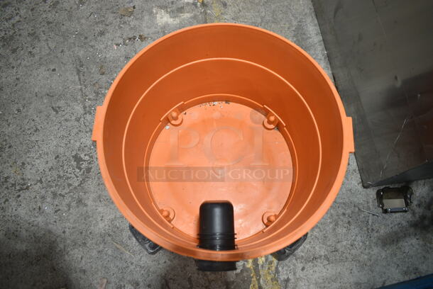 Rigid Orange and Black Poly Shop Vac Wet Dry Vacuum. Tested and Working! - Image 5 of 7