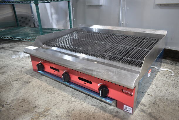 BRAND NEW SCRATCH AND DENT! 2024 Avantco 177CAG36RC Stainless Steel 36" Natural Gas Countertop Radiant Charbroiler. 90,000 BTU. - Image 3 of 6