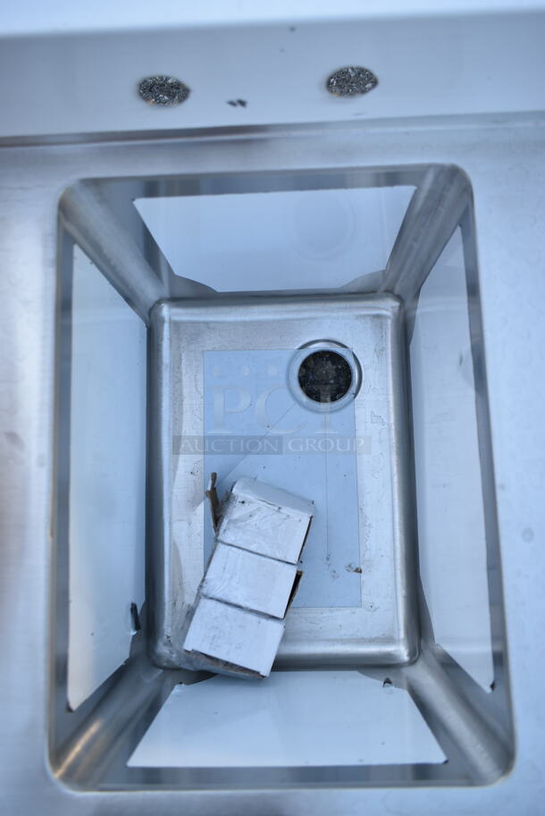 BRAND NEW SCRATCH AND DENT! Steelton 522BS3T38 3 Bowl 18 Gauge Underbar Sink - 38" x 18 3/4" - Image 4 of 8