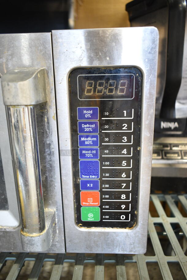 Waring WMO90 Stainless Steel Commercial Countertop Microwave Oven. 120 Volts, 1 Phase.  - Image 3 of 5