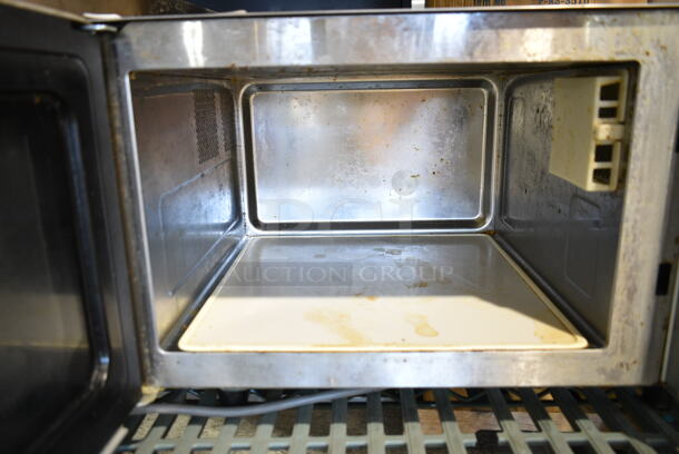 Waring WMO90 Stainless Steel Commercial Countertop Microwave Oven. 120 Volts, 1 Phase.  - Image 4 of 5