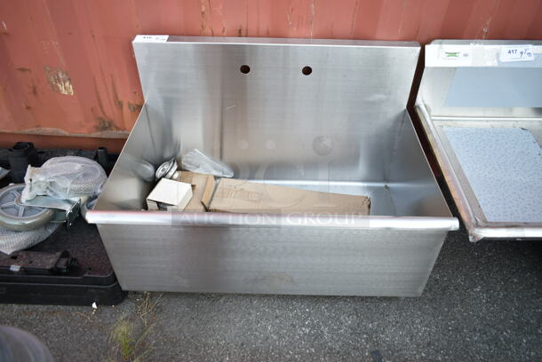 BRAND NEW SCRATCH AND DENT! Stainless Steel Single Bay Sink.  - Image 1 of 5