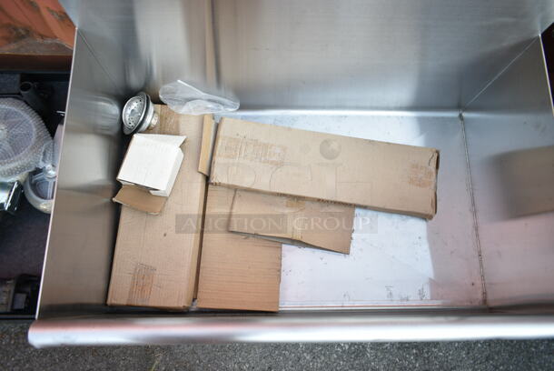 BRAND NEW SCRATCH AND DENT! Stainless Steel Single Bay Sink.  - Image 4 of 5