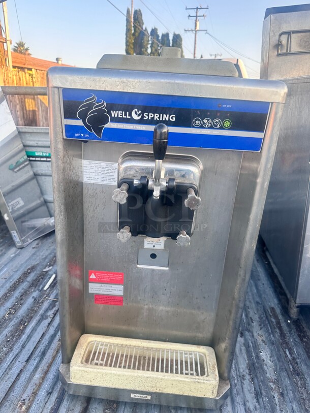 Wellspring Countertop Soft Serve Ice Cream Machine with 1 Hopper - 220V, 1 Phase Tested and Working! - Image 2 of 6