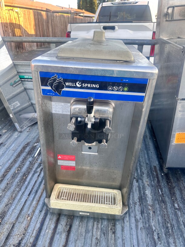 Wellspring Countertop Soft Serve Ice Cream Machine with 1 Hopper - 220V, 1 Phase Tested and Working! - Image 3 of 6