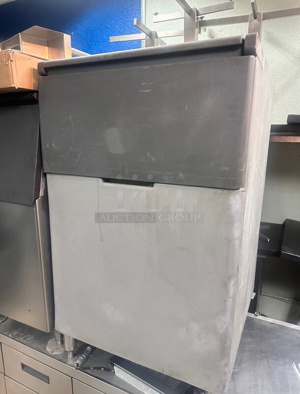 Hoshizaki Commercial Ice Bin 600 Lb  Capacity NSF - Image 3 of 4