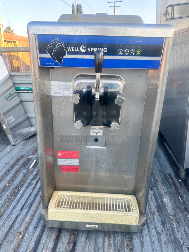 Wellspring Countertop Soft Serve Ice Cream Machine with 1 Hopper - 220V, 1 Phase Tested and Working! - Image 5 of 6