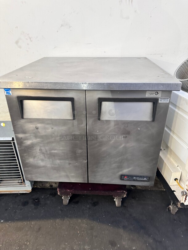True TUC-36 36" W Undercounter Refrigerator w/ (2) Sections & (2) Doors, 115v - Image 1 of 4