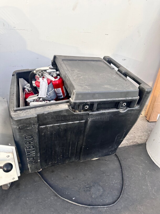 Cambro ICS100L110 SlidingLid™ Black Mobile Ice Bin - 100 lb. Capacity - Image 2 of 3