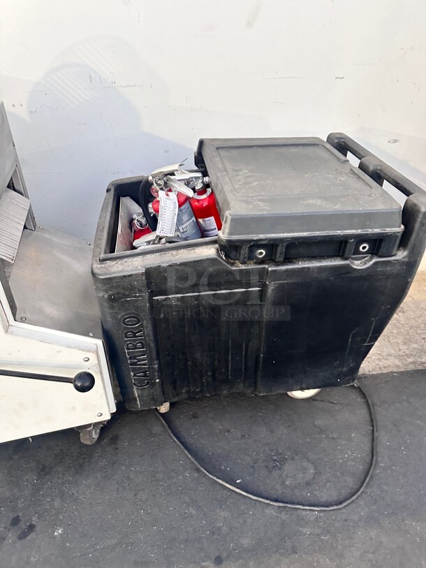 Cambro ICS100L110 SlidingLid™ Black Mobile Ice Bin - 100 lb. Capacity - Image 3 of 3