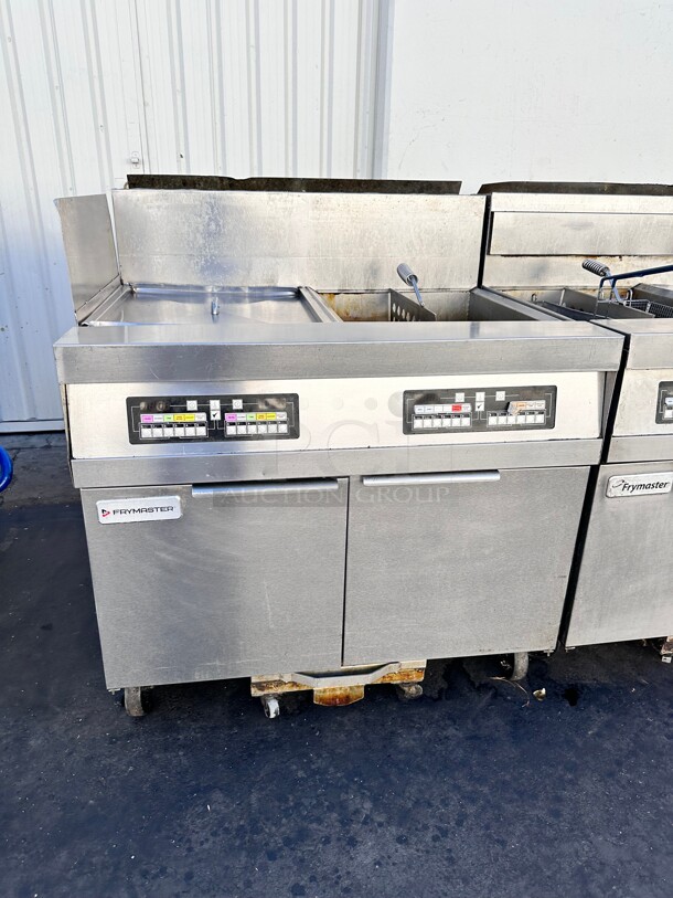Frymaster SCFHD260G Gas Fryer - (2) 80 lb Vats, Floor Model, Natural Gas With Filtration System Tested and Working! - Image 1 of 7