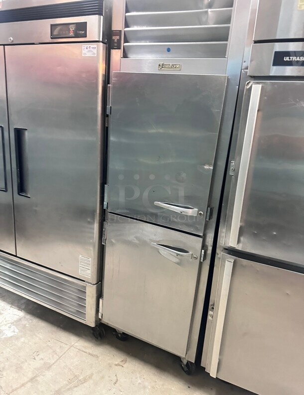 Working! Used Traulsen ALT132WUT-HHS 30" Two Section Reach In Freezer, (2) Solid Doors, 115v Tested! - Image 2 of 7