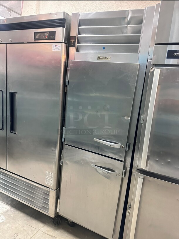 Working! Used Traulsen ALT132WUT-HHS 30" Two Section Reach In Freezer, (2) Solid Doors, 115v Tested! - Image 4 of 7