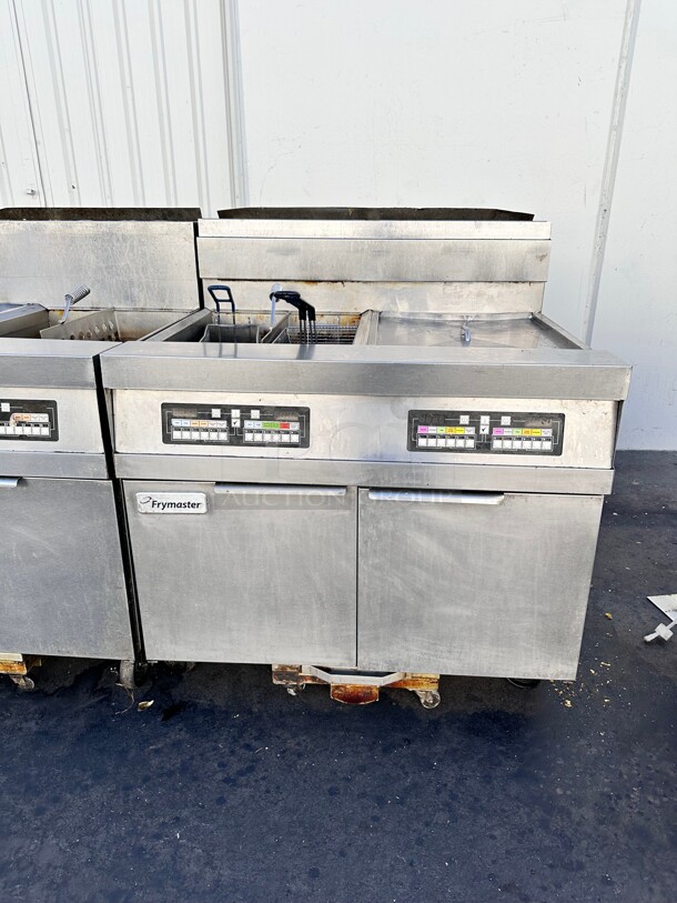 Frymaster SCFHD260G Gas Fryer - (2) 80 lb Vats, Floor Model, Natural Gas With Filtration System Tested and Working! - Image 1 of 8