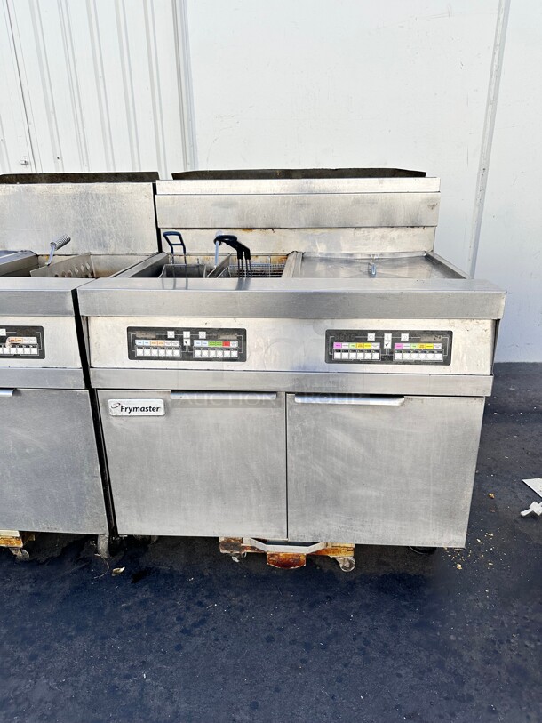 Frymaster SCFHD260G Gas Fryer - (2) 80 lb Vats, Floor Model, Natural Gas With Filtration System Tested and Working! - Image 2 of 8