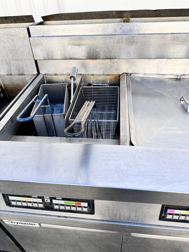 Frymaster SCFHD260G Gas Fryer - (2) 80 lb Vats, Floor Model, Natural Gas With Filtration System Tested and Working! - Image 4 of 8