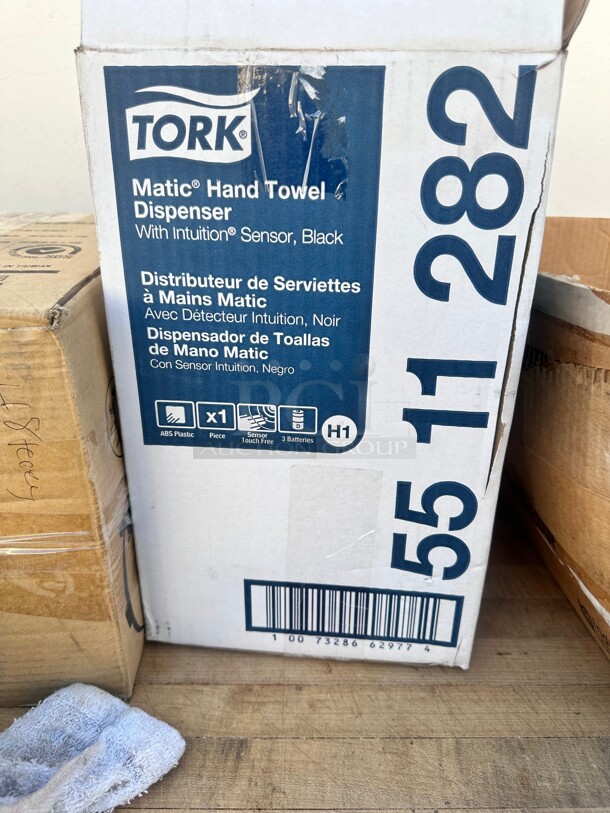 New Tork Matic Hand Towel Dispenser - Plastic, Black - Image 2 of 3