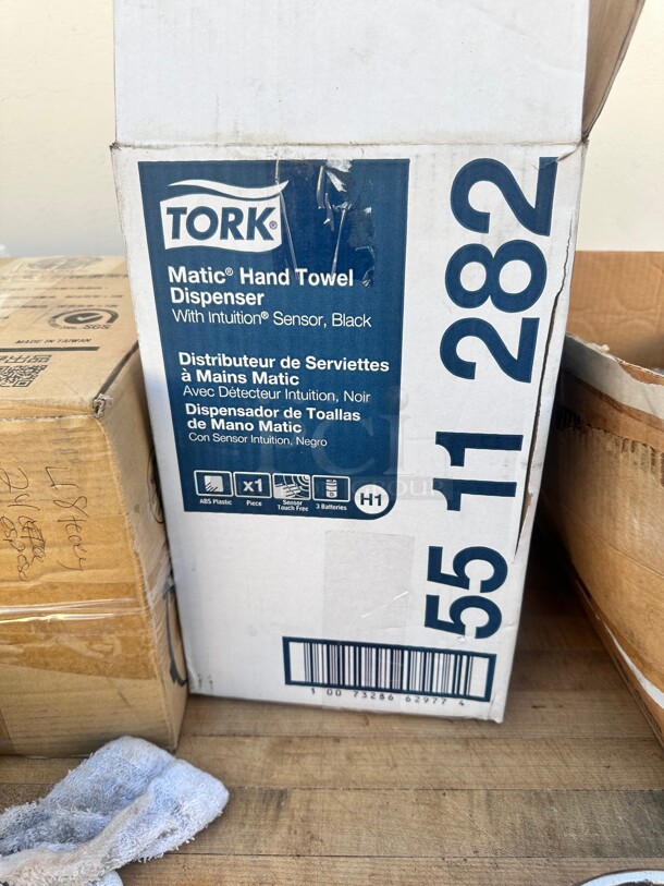 New Tork Matic Hand Towel Dispenser - Plastic, Black - Image 3 of 3