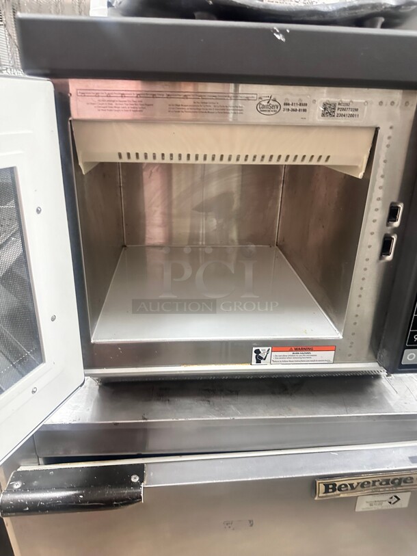 Amana RC22S2 2200w Commercial Microwave w/ Touch Pad, 240v/1ph - Image 4 of 5