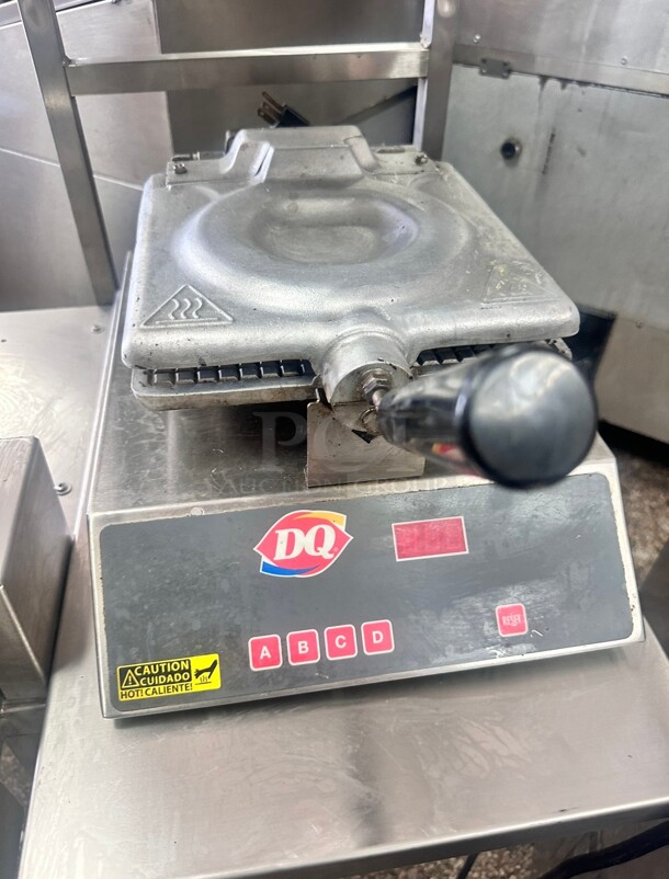 DQ Carbons CS-PGM Waffle Cone Maker 115 Volt Tested and Working - Image 2 of 8