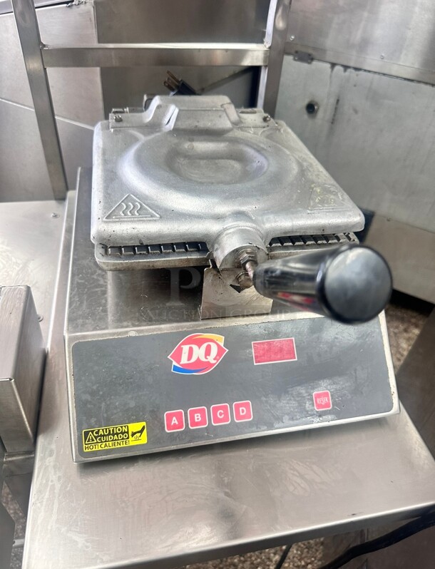 DQ Carbons CS-PGM Waffle Cone Maker 115 Volt Tested and Working - Image 3 of 8