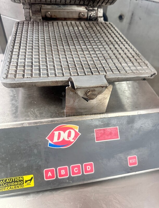 DQ Carbons CS-PGM Waffle Cone Maker 115 Volt Tested and Working - Image 4 of 8