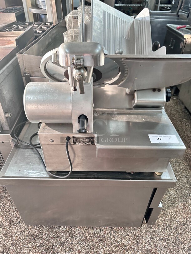 Globe Commercial Meat Slicer With Blade Sharpener 115 Volt NSF - Image 4 of 8