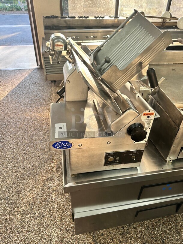Globe Commercial Meat Slicer With Blade Sharpener 115 Volt NSF - Image 8 of 8