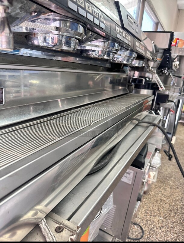 Nice! Used Nuova Simonelli Aurelia II 4 Group Commercial Expresso Machine 220 Volt 1 Phase Tested and Working - Image 6 of 9