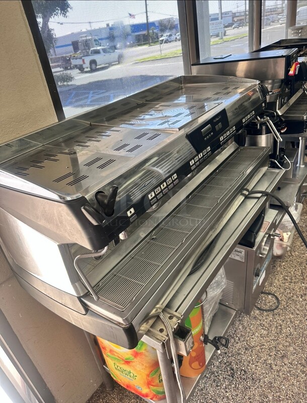 Nice! Used Nuova Simonelli Aurelia II 4 Group Commercial Expresso Machine 220 Volt 1 Phase Tested and Working - Image 7 of 9