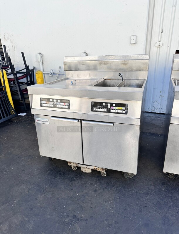 2022 Used Frymaster SCFHD260G Gas Fryer - (2) 80 lb Vats, Floor Model, Natural Gas With Filtration System Tested and Working - Image 3 of 10