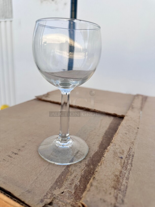 Round Wine Glasses - Image 5 of 5