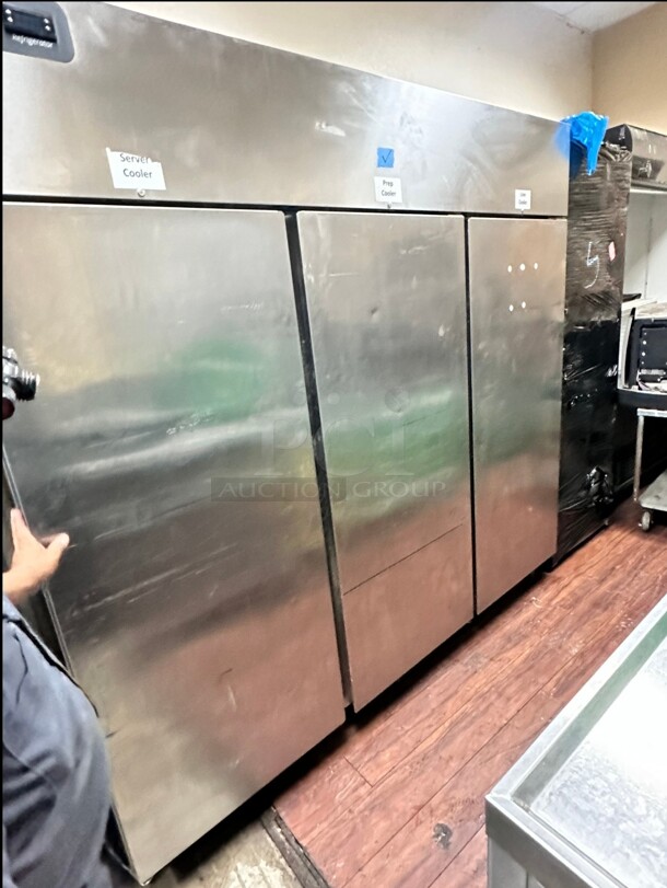 Excellent Shape! Delfield CSR3P-S 83" Three Section Reach-In Refrigerator w/ 3 Solid Full Doors 115 Volt Tested and Working! - Image 8 of 10