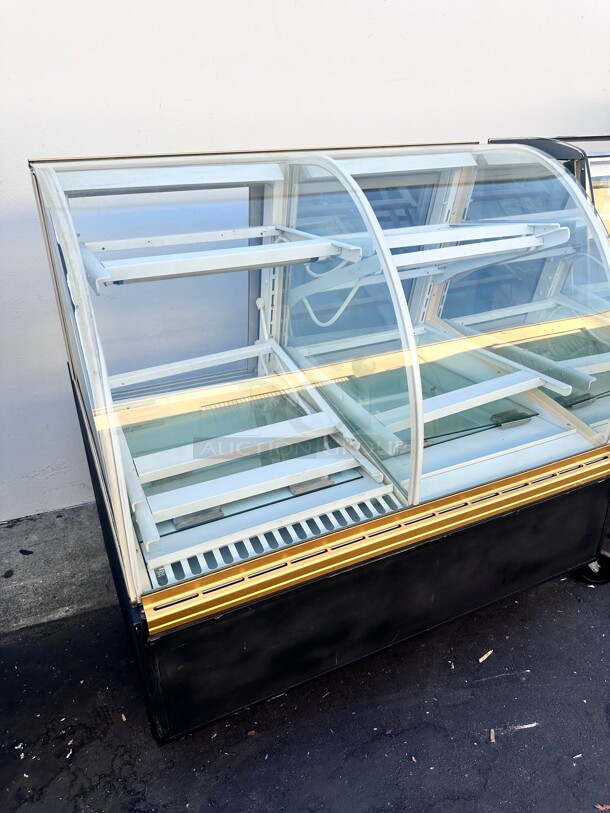 Nice! Federal Industries SN48-3SC 48" Double-Curved Glass Dual Zone Refrigerated Bakery Case 115 Volt Tested and Working - Image 4 of 10