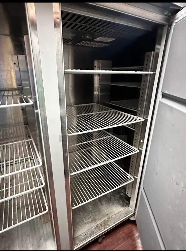 Excellent Shape! Delfield CSR3P-S 83" Three Section Reach-In Refrigerator w/ 3 Solid Full Doors 115 Volt Tested and Working! - Image 9 of 10