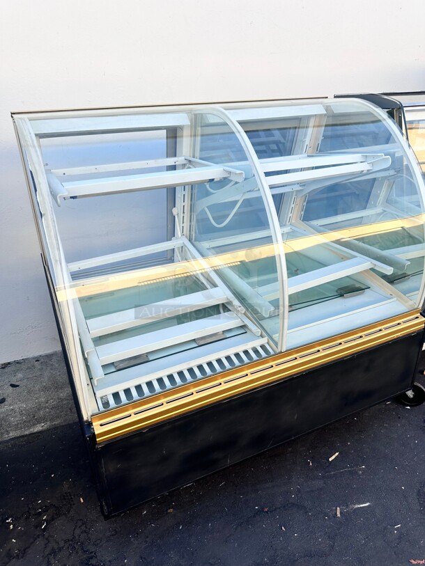 Nice! Federal Industries SN48-3SC 48" Double-Curved Glass Dual Zone Refrigerated Bakery Case 115 Volt Tested and Working - Image 5 of 10
