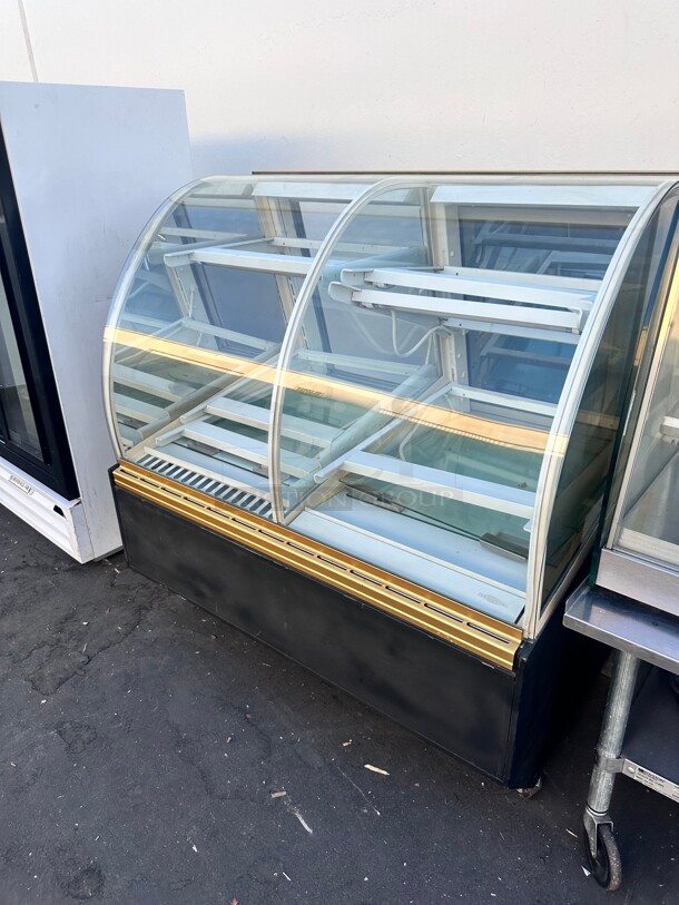 Nice! Federal Industries SN48-3SC 48" Double-Curved Glass Dual Zone Refrigerated Bakery Case 115 Volt Tested and Working - Image 6 of 10