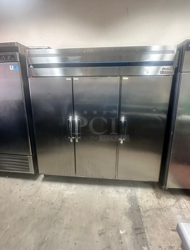Nice Everest ESRF3 Freezer/ Refrigerator Combo Three Section Reach-In Dual Temp  115 Volt Working - Image 2 of 10