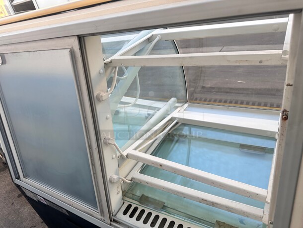 Nice! Federal Industries SN48-3SC 48" Double-Curved Glass Dual Zone Refrigerated Bakery Case 115 Volt Tested and Working - Image 10 of 10