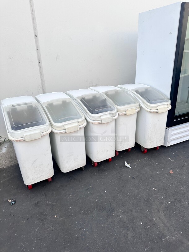 Used Rubbermaid FG360088WHT ProSave 20.5 Gallon / 325 Cup White Slant Top Mobile Ingredient Storage Bin with Sliding Lid  - Image 2 of 6