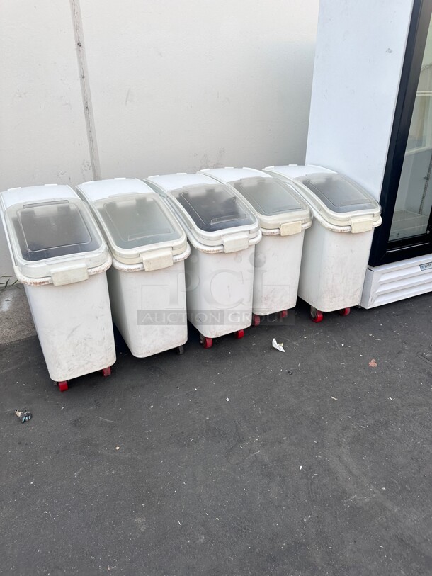 Used Rubbermaid FG360088WHT ProSave 20.5 Gallon / 325 Cup White Slant Top Mobile Ingredient Storage Bin with Sliding Lid  - Image 3 of 6