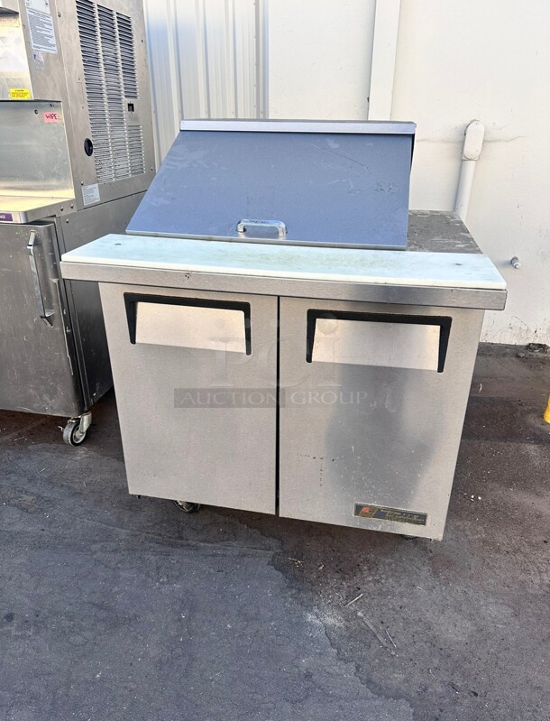 Nice! True TSSU-36-12M-B 36"  Mega Top Sandwich/Salad Prep Table w/ Refrigerated Base, 115v Tested and Working - Image 3 of 6