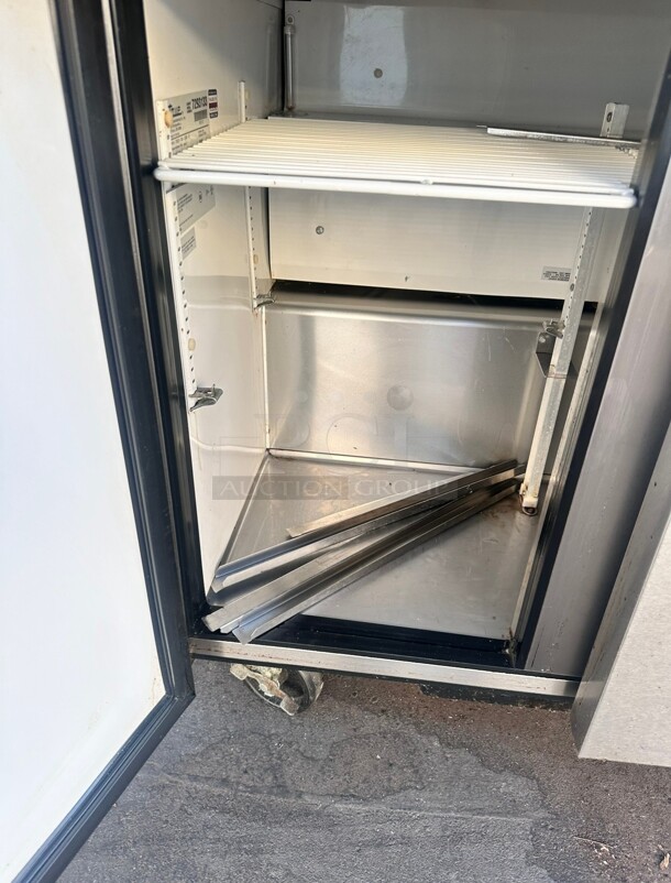 Nice! True TSSU-36-12M-B 36"  Mega Top Sandwich/Salad Prep Table w/ Refrigerated Base, 115v Tested and Working - Image 6 of 6